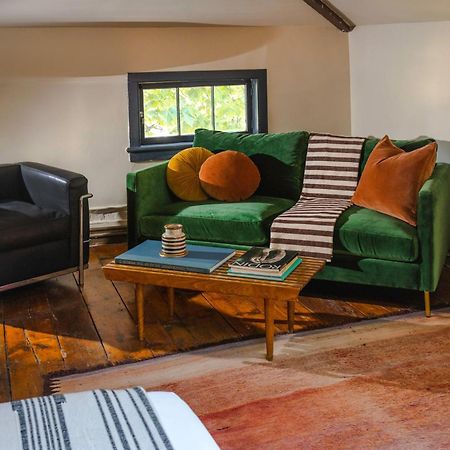Kingston Carriage House Bed & Breakfast Екстериор снимка